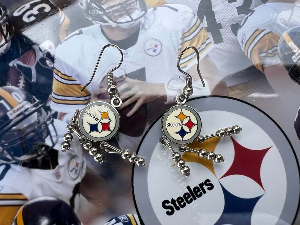 Pittsburgh Steelers NFL 2005 Dangle Charm Earrings with Beads
